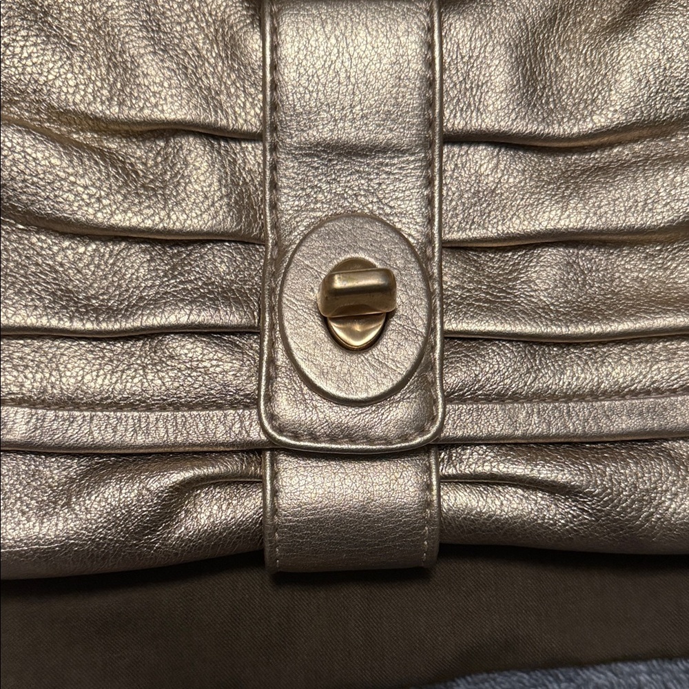Coach Vintage Metallic Platinum Gold Leather Shoulder Bag - Picture 10 of 17